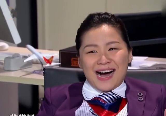 比如小品《机场姐妹花》里的金靖,她就是第一次登上央视的春晚舞台