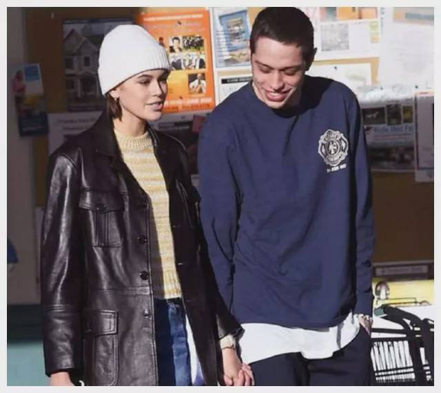 19岁超模kaia怀孕,晒孕肚恋上渣男,让人难以置信