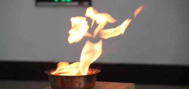 注意!75%的酒精可消毒 也易引发火灾