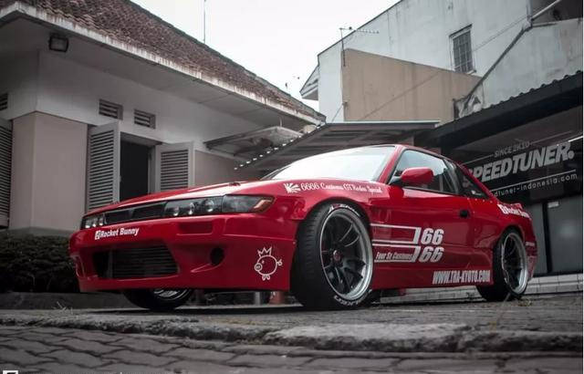 说起日产skyline,假如你同时又是一名飘移爱好者,日产silvia这个系列