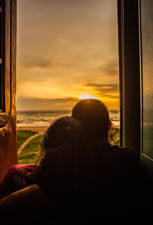 原创《千与千寻》是灾难片,浪漫的海上火车,为了悼念日本海难中死亡