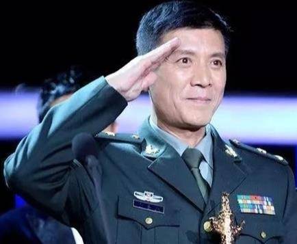 看看刘之冰前妻,再看看他现任妻子茹萍,差距一目了然