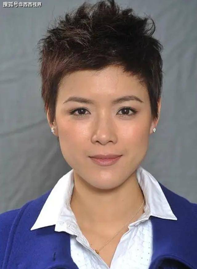 陈豪过年聚会,38岁妻子陈茵媺笑容甜美,4年生3胎身材仍出众
