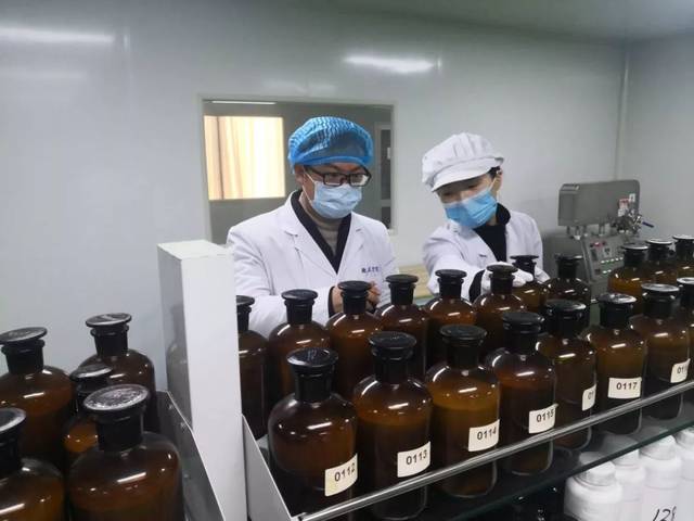 并逐步蔓延,考虑到疫情的严峻形势,该公司董事长金德利博士主动请缨