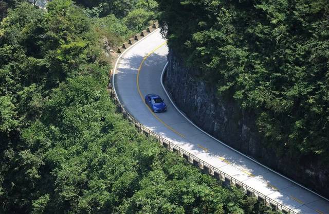 中国十大最美公路,穿山跨湖,盘山迷宫,腾云驾雾…惊险又绝美!