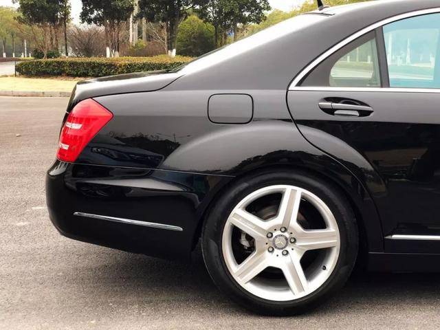 w221的重生之路 让一辆鹰眼奔驰s亮丽如新需要几步?
