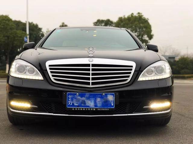 w221的重生之路 让一辆鹰眼奔驰s亮丽如新需要几步?