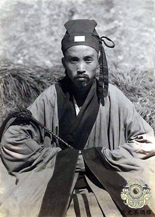 一组百年前道士的实拍老照片:道骨仙风,图七道士正打坐"入定"_手机
