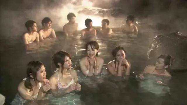日本温泉"男女混浴",真的不尴尬吗?
