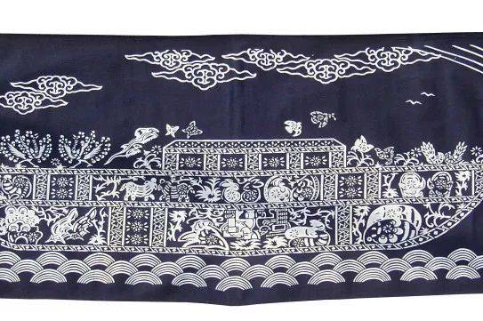    滑动查看下一张图片 >>蓝印花布是中国古代民间印染艺术中流传最广