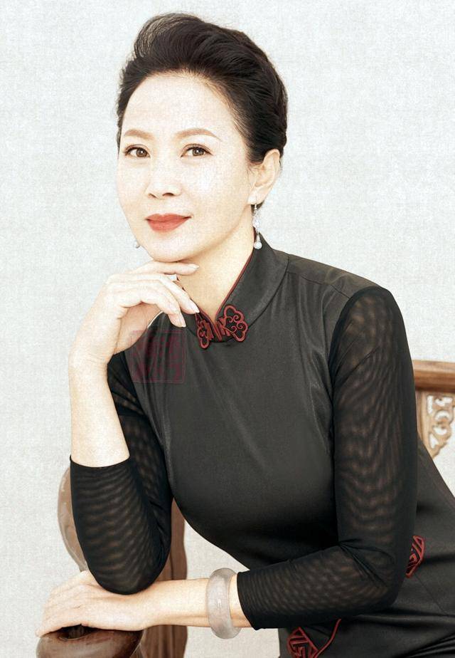 原創美女趙越,16歲走紅,婚後無子女卻也逍遙,星二代如今54歲近照曝光