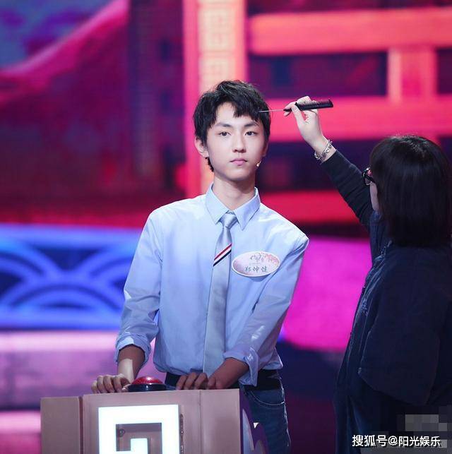 原创诗词大会:宋明糠点赞郑坤健,两位神仙少年的赛场外首次相遇