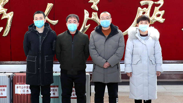 承德县委书记齐建文,县委常委,县委办主任杨大伟等领导同志为医护人员