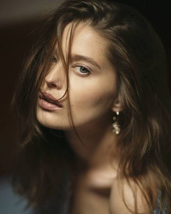 匈牙利正妹模特超养眼!nomihu溢出屏幕的腹欲图集!