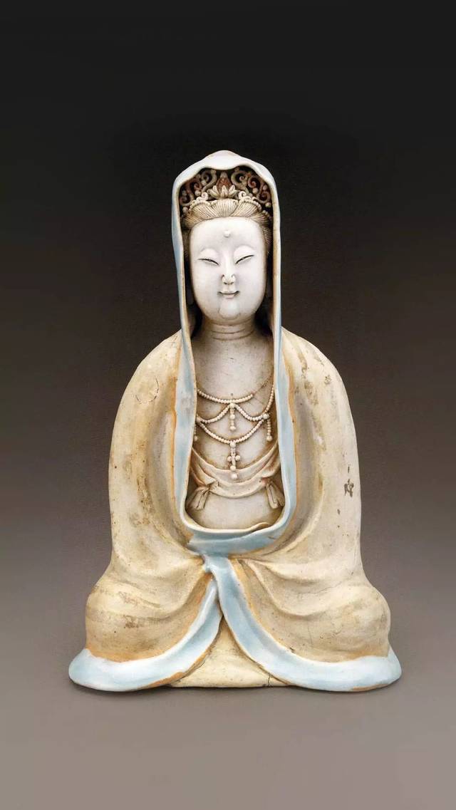 每日一宝景德镇窑青白釉观音坐像宋代青白釉瓷佛像的稀品