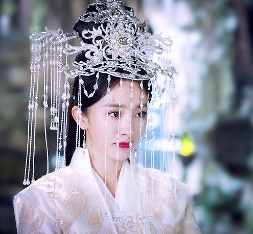 女星白色嫁衣大比拼:杨幂霸气,杨紫甜美,看到最后一位疯狂想娶