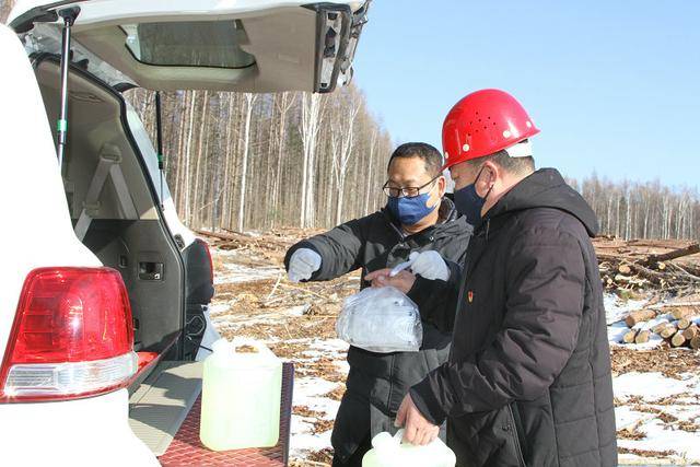 临江林业局:慰问生产一线员工 推进安全