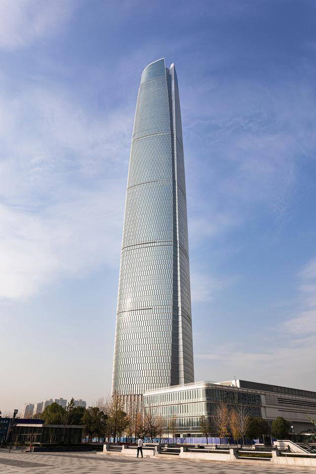 武汉第一高楼1300米图片