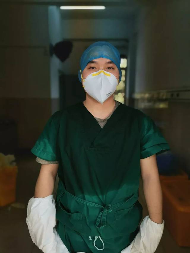 【一线】95后男护士抗"疫"的9天