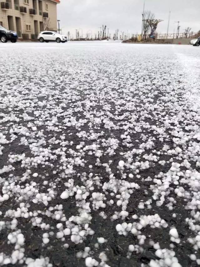 洛川下冰雹图片