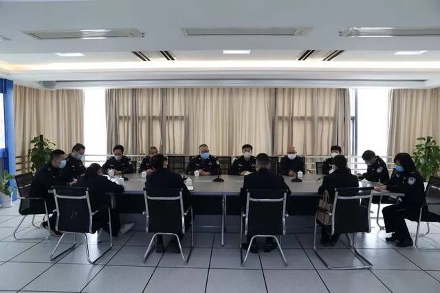 战时慰问 情暖警心——龙木兴同志带队慰问防疫一线