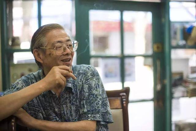 在武汉,有一家顶屋咖喱饭店,老头拿3000低薪,却过出了满分人生_手机