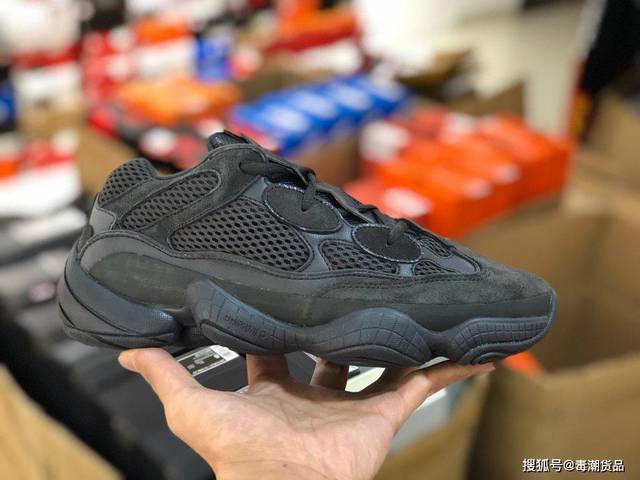 为什么椰子500颜值这么高，却没人要！Yeezy 500 椰子最潮配色_手机搜狐网