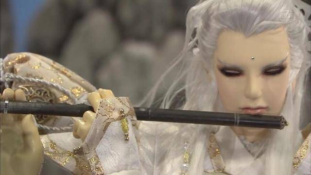 特别是最后两句"向道偶题人间世,一笛一剑一昆仑",仙风道骨,文采飞扬