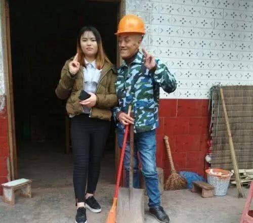 "光头强"热度不再,小20岁老婆离他而去,变卖豪车,靠摩的挣钱_手机搜狐