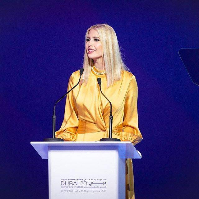 伊万卡闪耀全球妇女大会穿金黄色裹身裙超级闪耀气质太绝啦