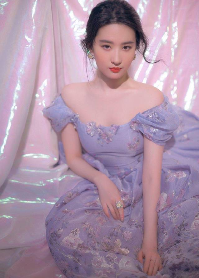 刘亦菲紫色礼服美的惊艳