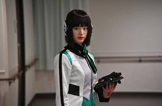 假面骑士伊兹发福东映养猪场在行动