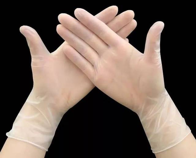 新冠病毒最多可以在光滑的金属表面存活7天,戴上手套按楼层电梯按钮的