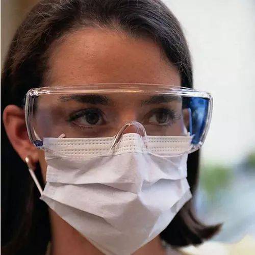 佩戴更舒适,更时尚的护目镜,防飞沫,防风沙,防冲击!