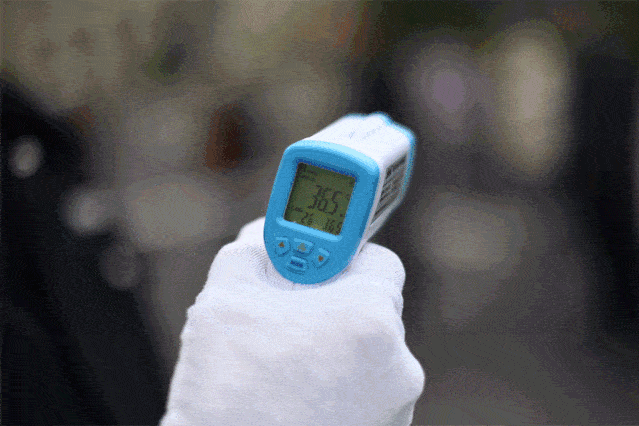 36.5℃,是身体的温度,也是寒冷冬天里守护平安的温度. 200