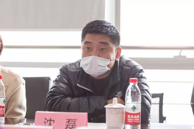 相城区委常委管委会副主任沈磊一行到苏州小样青年社区调研