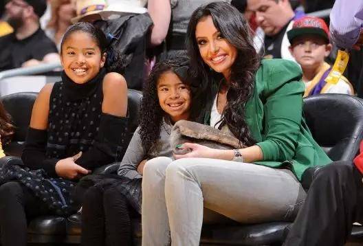 瓦妮莎为科比4次怀孕,身材严重走样!真爱最高境界:牺牲自己