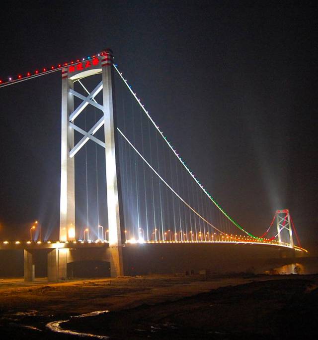 2003年11月6日动工,2007年12月26日通车,是武汉市第5座长江大桥