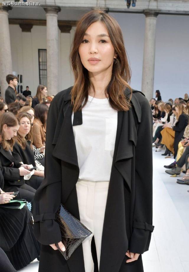 华裔38岁女演员嘉玛陈现身maxmara2020秋冬大秀气质高雅