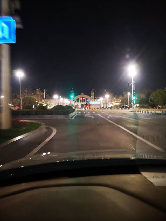 领取,朱娜联络员安排我去浙江援鄂指挥部领取紧缺物资,我立马开车出发