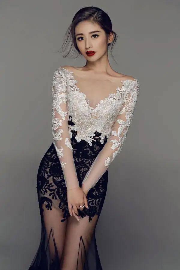 颖儿身材真火辣穿蕾丝连衣裙大秀凹凸身材双腿若隐若现好撩人