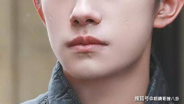 原创看"嘴巴"猜明星,括弧笑,梨涡笑认出来了,全猜出证明墙头真多