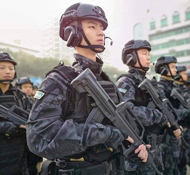 武警为啥要穿黑衣执勤图片