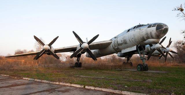 原创一架标价300万,这款战略轰炸机让美国忌惮无比,却遭乌克兰贱卖