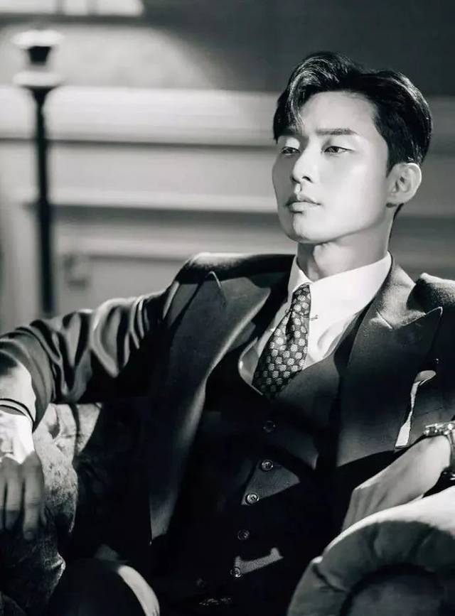 而且,朴叙俊的高光演技时刻实在不容错过,原本梳着大背头的南韩bking.