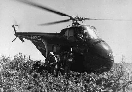 1951年9月20日,美国海军陆战队直升机支援南朝鲜军队 26