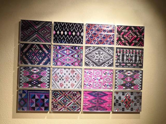 侗族织锦,个人觉得这图案做壁挂或者地毯啥是极美的,但作为现代人服饰