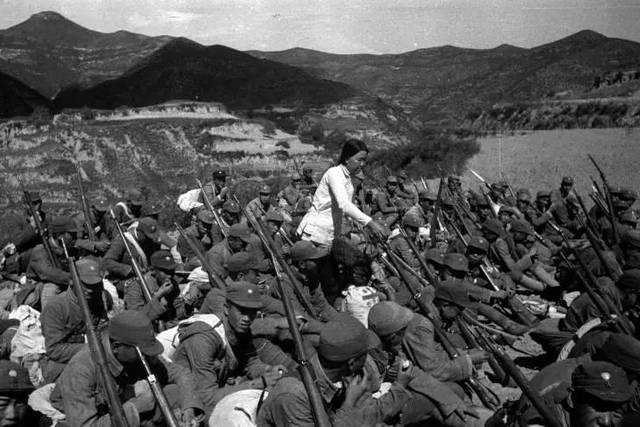 珍贵老照片:实拍抗战期间延安的八路军,军民一家亲