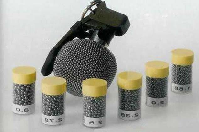 原创全球"最变态"的手雷!镶嵌有4000颗钢珠,能让50米内无活物