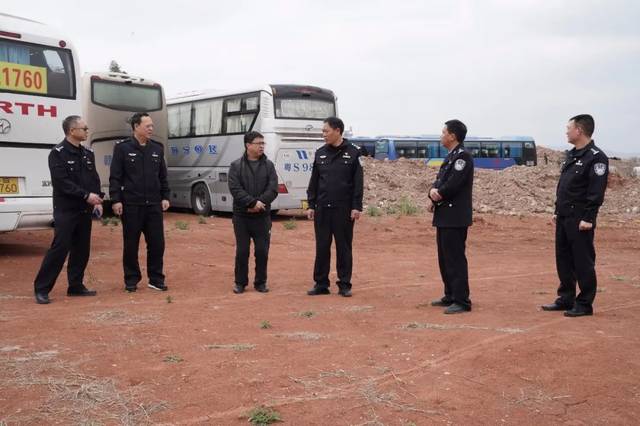 州公安局党委委员,副局长邵卫民,州公安局警令部主任王素春,州交警